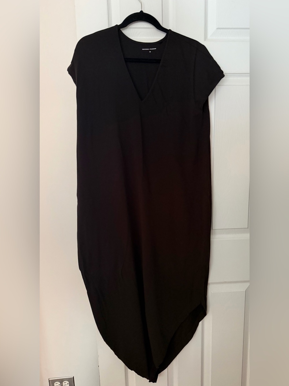 Universal Standard Iconic Geneva Dress V neck black - size note below- EUC